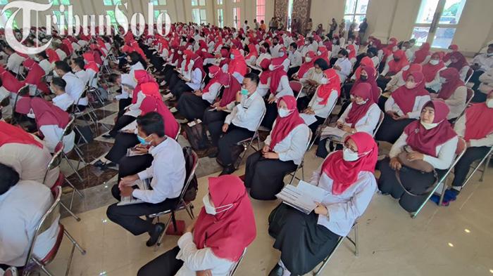 pemberian-SK-Pegawai-Pemerintah-dengan-Perjanjian-Kerja-PPPK-Guru-di.jpg