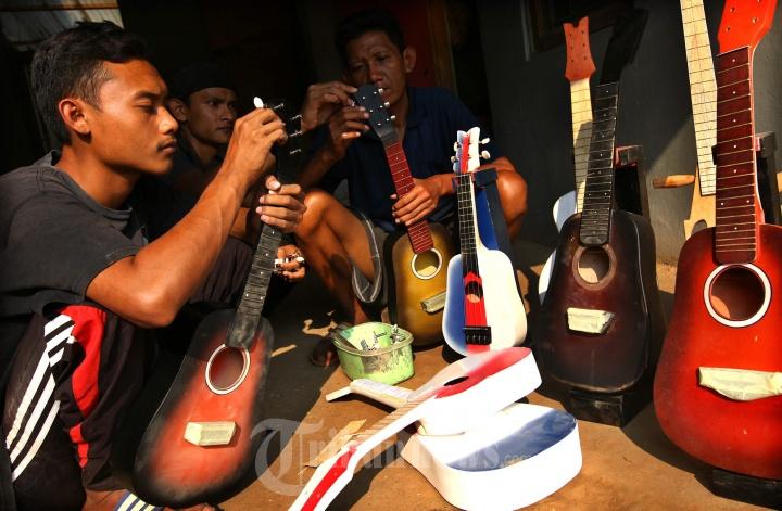 proses-pembuatan-gitar-dan-ukulele.jpg