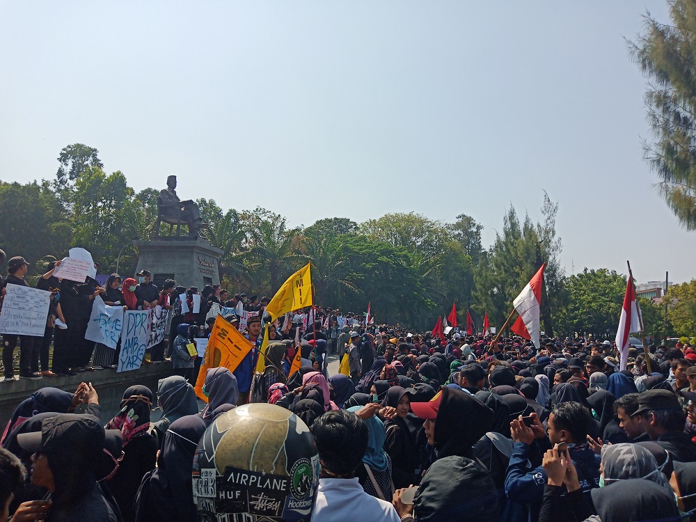 Antisipasi Gelombang Mahasiswa Aksi Demonstrasi, Petugas Perketat Keamanan di Kantor DPRD Surakarta