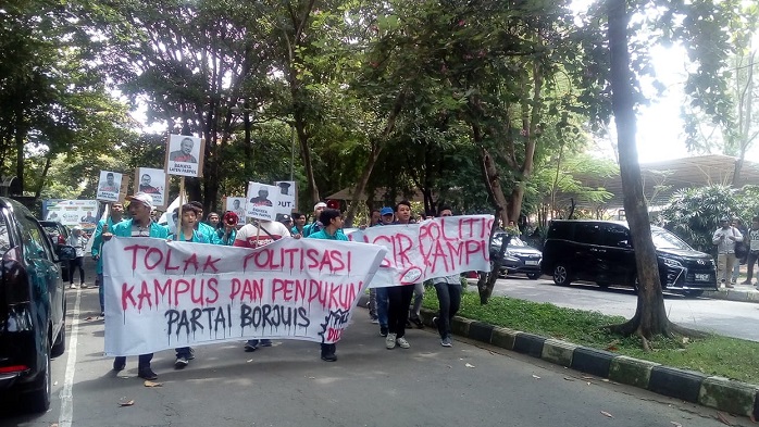 Aksi Demo Mahasiswa di UMS, Tolak Politisasi Kampus hingga Ajakan Golput
