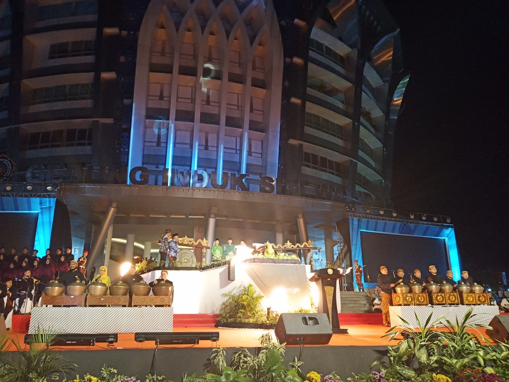 soft-lounching-muktamar-muhamadiyah-ke-48-di-gedung-induk-siti-walidah-ums.jpg
