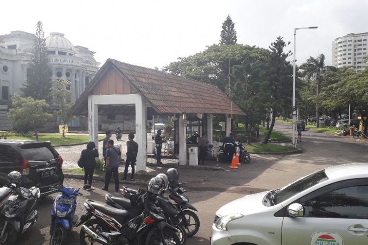 suasana-di-depan-komplek-pantai-mutiara-tampak-sepi-jelang-kebebasan-ahok.jpg