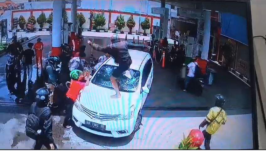 Terungkap, Kronologi Tabrak Lari Grand Livina di Solo Versi Pelaku : Mau Parkir, Serempet Anak SMP