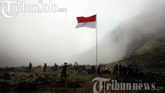 Sensasi Baru Upacara HUT Ke-77 RI di Tempat Tertinggi dan Dingin di Puncak Gunung Merbabu, Minat?