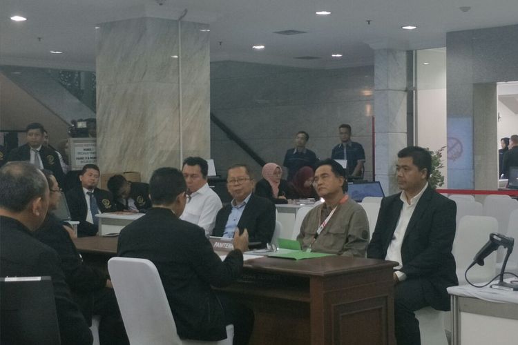 tim-hukum-paslon-jokowi-maruf-mendatangi-mahkamah-konstitusi.jpg
