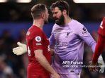 Adu-mulut-Alisson-Becker-dengan-Jordan-Henderson.jpg