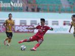 Aksi-Mohammad-Kanu-i-laga-Bhayangkara-FC-vs-Persis-Solo.jpg