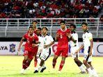 Aksi-pemain-timnas-U20-Indonesia-Hokky-Caraka-tengah.jpg