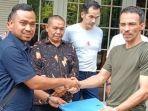 Atalarik-Syach-dibantu-sang-adik-Attila-Syach.jpg