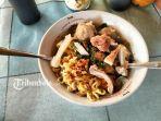 Bakso-Pak-Emprit-yang-merupakan-kuliner-legendaris-di-Solo.jpg