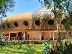 Bangunan-baru-gedung-pertunjukan-di-Taman-Balekambang-Kota-Solo.jpg