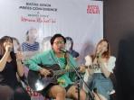 Batas-Senja-saat-menyanyikan-lagu-berjudul-Kemana-Kita-Hari-Ini.jpg