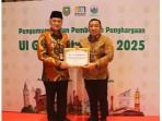 Bupati-Wonogiri-Setyo-Sukarno-menerima-penghargaan.jpg