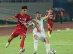 Dusan-Stevanovic-berduel-dengan-Ramadhan-Sananta.jpg