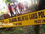 Garis-polisi-melintang-di-area-Gapura-Jurug-yang-ditabrak-bus-Batik-Solo-Trans-BST-Ra.jpg