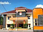 Gedung-Komisi-Pemilihan-Umum-KPU-Kabupaten-Sra.jpg