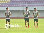 Irfan-Bachdim-Irfan-Jauhari-dan-Shulton-Fajar-melakukan-jogging-ringan-di-Stadion-Manahan.jpg