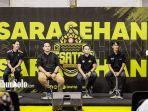 Jajaran-management-Kesatria-Bengawan-Solo-KBS-saat-perkenalkan-diri-di-Sritex-Arena-Solo.jpg