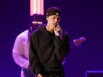 Justin-Bieber-tunda-konser-lagi.jpg