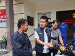 Kasat-Reskrim-Polres-Boyolali-menyerahkan-sepeda-motor.jpg