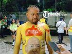 Katon-suporter-dari-Temanggung-yang-mengecat-tubuhnya-dengan-wajah-Presiden-FIFA-Gianni-Infantino.jpg
