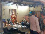 Kebakaran-yang-melanda-2-rumah-di-dekat-Stasiun-Purwosari-Solo-Senin-2942024.jpg