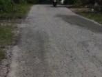 Kerikil-dan-jalan-mengelupas.jpg