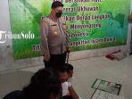 Kombes-Pol-Ade-Safri-Simanjuntak-saat-menggeladah-rumah-Walimin.jpg