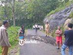 Kondisi-jalan-yang-amblas-di-Desa-Ngambarsari-Karangtengah-Wonogiri-Senin-2722023-sore.jpg