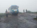 Kondisi-mikrobus-pembawa-wisatawan-asal-Sragen-yang-nyaris-masuk-jurang-di-Desa-Segorogunung.jpg
