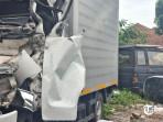 Kondisi-mobil-boks-yang-ringsek-usai-terlibat-kecelakaan-dengan-truk-tronton-2.jpg