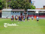 Latihan-perdana-dari-timnas-Spanyol-U-17-di-Lapangan-Blulukan-Karanganyar-Selasa-7112023.jpg