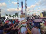 Lomba-kirab-gunungan-di-Festival-Candi-Sojiwan.jpg