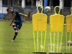 Marc-Klok-Latihan-Bersama-Persib-Bandung.jpg