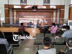 Masyarakat-mendatangi-Kantor-Disdukcapil-Boyolali-untuk-mengurus-administrasi-kependudukan.jpg