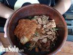 Mie-ayam-steak-di-kedai-mie-ayam-Wonogiren.jpg