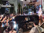 Mobil-yang-dinaiki-Jokowi-melambat-saat-melewati-Jalan-Jenderal-Sdzfreewt.jpg