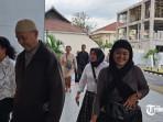 Momen-belasan-warga-mendatangi-Mapolresta-Solo-3.jpg