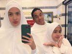 Nia-Ramadhani-umroh-bareng-suami-dan-putri-sulung.jpg