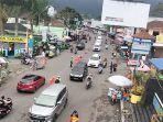 Pantauan-Jalur-Wisata-di-Karanganyar-di-Hari-Terakhir-Libur-Lebaran-di-Jalan-Lawu.jpg