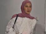 Paula-di-gedung-Komisi-Yudisial.jpg
