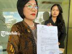Pelapor-dugaan-pemalsuan-dokumen-oleh-pengacara-Asri-Purwanti-saat-ditemui-di-Polres-Sukoharjo.jpg
