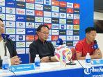 Pelatih-Persis-Solo-Ong-Kim-Swee-OKS-tertunduk-saat-konferensi-pers-pasca-laga-di-Stadion-Manahan.jpg