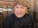 Pelawak-Kirun-melayat-Ki-Anom-Suroto-di-Desa-Makamhaji.jpg