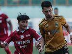 Pemain-Persis-Solo-Zanadin-Fariz-dan-Pemain-Bhayangkara-FC-Adam-Najem.jpg