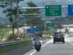Pengendara-motor-masuk-tol-2024.jpg