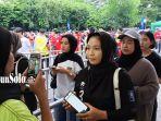 Penonton-laga-Indonesia-vs-Laos-di-Piala-AFF-2024-saat-memasuki-Stadion-Manahan-Solo.jpg