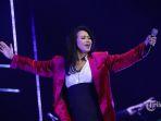 Penyanyi-Yura-Yunita-saat-menghibur-penonton-BNI-Java-Jazz.jpg