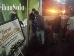 Peti-jenazah-Marthen-Jelipele-tiba-di-rumah-duka-Jalan-Yudistira-Kelurah.jpg