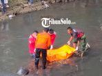 Petugas-tengah-mengevakuasi-potongan-badan-dibawah-Jembatan-Sesek-Dawung-Kulon.jpg